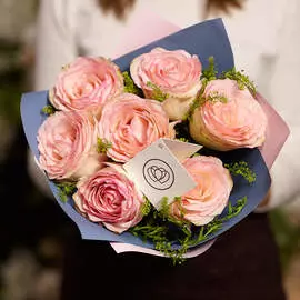 Букет из 7 кенийских роз и Грин Белла