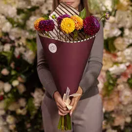 Букет из 9 георгинов