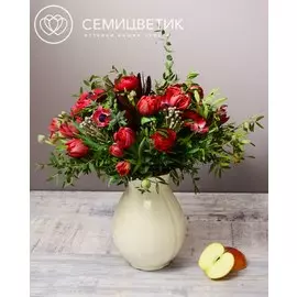 Букет из анемонов, тюльпанов и леукодендрона