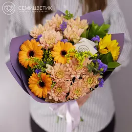 Букет из гербер, подсолнуха и кустовых хризантем