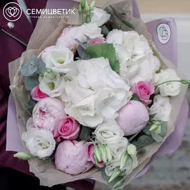 Букет из гортензиии, пионов и лизиантуса