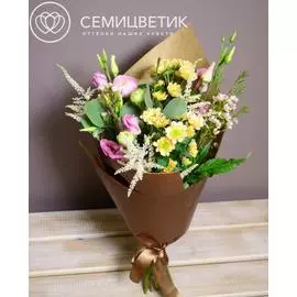 Букет из хризантемы сантини, астильбы и лизиантуса