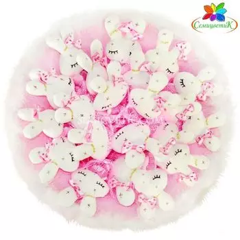 Букет из игрушек зайцы спящие в перьях 21 шт., розовый