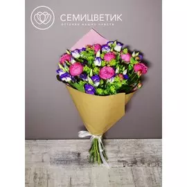 Букет из лизиантусов, пионовидной розы и буплерума