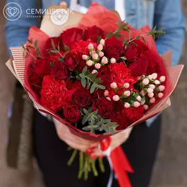 Букет из роз и диантусов