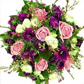 Букет из роза Аква, розы кустовой и анемонов с зеленью