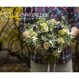 Букет из розы и фрезии с зеленью