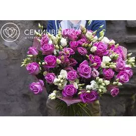 Букет из розы и лизиантуса