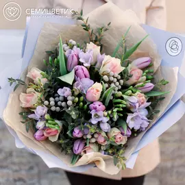 Букет из тюльпанов, розы кенийской и орнитогалума