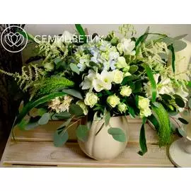 Гортензии, кустовые розы и астильба