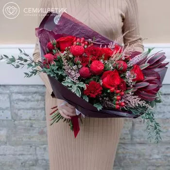 Красно-розовый букет с пионовидными розами "M"