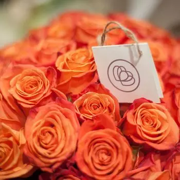 Оранжево-красные розы Orange Crush 50 см