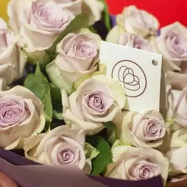 Сиреневые с фисташковой каймой розы 40 см Premium