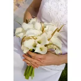 Свадебный букет из белоснежных калл