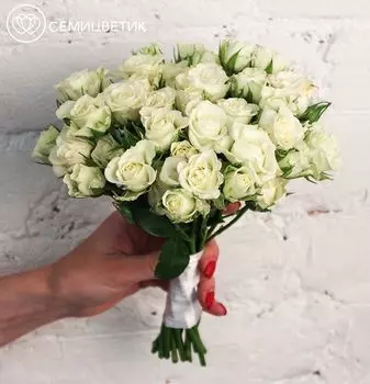 Свадебный букет из белых кустовых роз