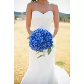 Свадебный букет из гортензии и эвкалипта