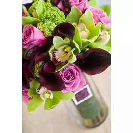 Свадебный букет из орхидеи цимбидиума, калл и роз