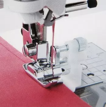 611411000 Лапка для потайного шва