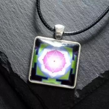 Амулет "Сарасвати-янтра", цвет зелёно-розовый