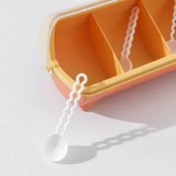 Контейнер для сыпучих продуктов, 4 отделения, 28×11×9,5 см, с ложками, цвет МИКС