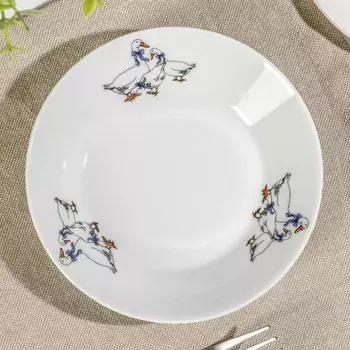 Блюдце фарфоровое «Гуси», d=14 см, рисунок микс, цвет белый