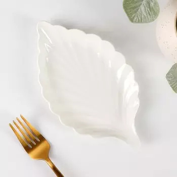 Блюдо керамическое «Лист», 1911 см, цвет белый