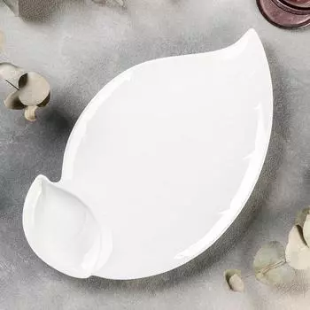 Блюдо фарфоровое с соусником Magistro «Лист Бланш», 33.520 см, белое