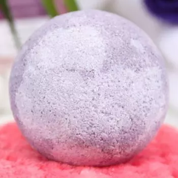 Бомбочка для ванн L'Cosmetics «Лаванда» антистресс с пеной, 130 г