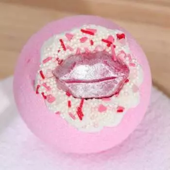 Бомбочка для ванн «Поцелуй меня», 250 г