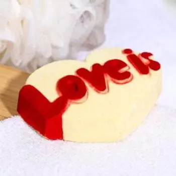Бомбочка для ванн «Сердце Love is», фантазийный бабл гам