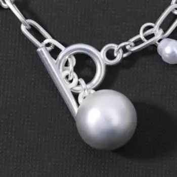 Браслет "Цепь" мелкие звенья с крупной бусиной, цвет белый в матовом серебре ,L=19см