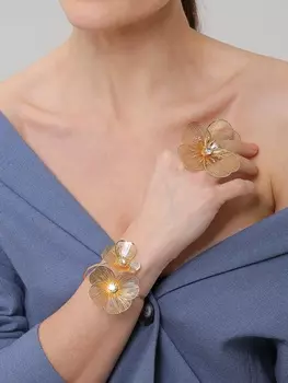 Браслет «Цветок» стразинка, цвет золото