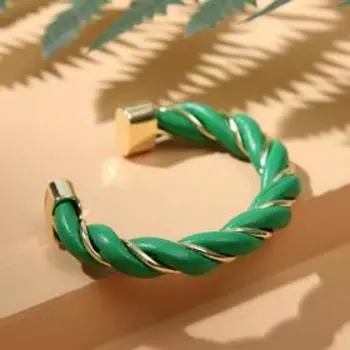 Браслет "Каркас" завиток, цвет зелёный в золоте, d=5 см
