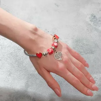 Браслет «Марджери» на нити, дерево в сердце, L=18 см, красный в серебре