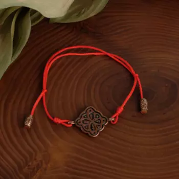 Браслет-шнурок на красной нити "Клевер" (процветание и защита) (медь) ,d=5,5см