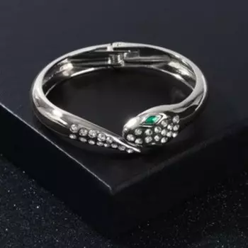 Браслет со стразами "Каркас" змея, цвет бело-изумрудный в серебре