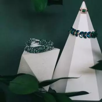 Браслет со стразами "Шанталь", цвет бело-зелёный в серебре, 20см