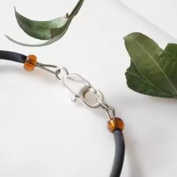 Браслет "Янтарь" на тросе, шайба через бисер, цвет коньячный