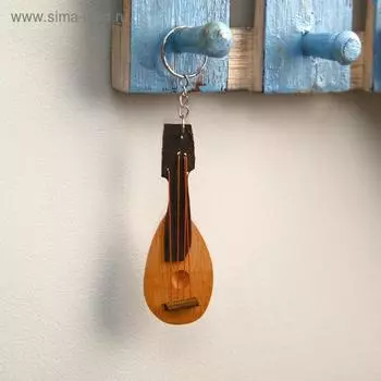 Брелок из дерева "Домра" 14х3х1 см