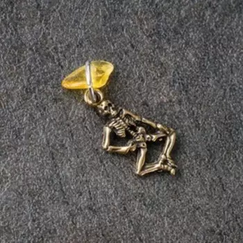 Брелок-талисман "Скелет", натуральный янтарь