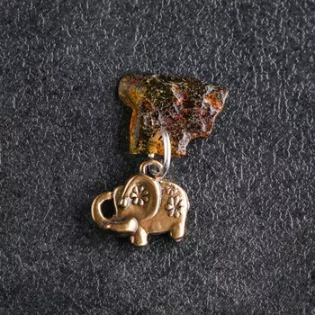Брелок талисман "Слон", латунь, янтарь