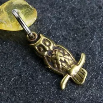 Брелок-талисман "Сова", натуральный янтарь