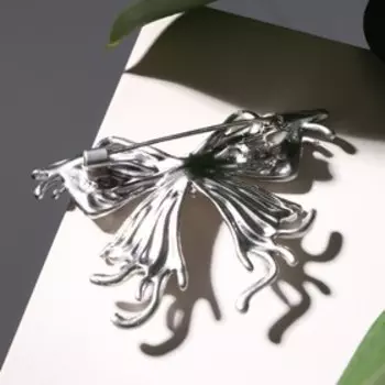 Брошь "Бабочка" парящая, цвет матовое серебро