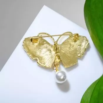 Брошь "Бабочка" парящая, с бусиной, цвет бело-зелёный в золоте