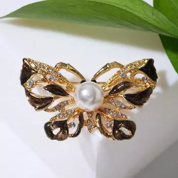 Брошь "Бабочка" с бусиной, цвет коричнево-белый в золоте