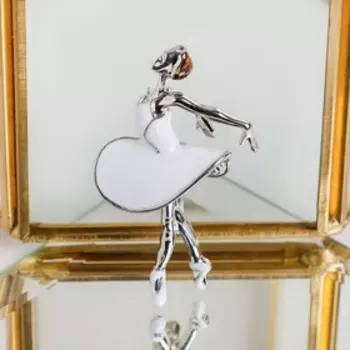 Брошь «Балерина» в пуантах, цвет белый в серебре