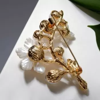 Брошь барокко "Цветы", цвет белый в золоте