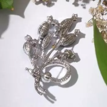 Брошь «Букет», цвет бело-синий в серебре