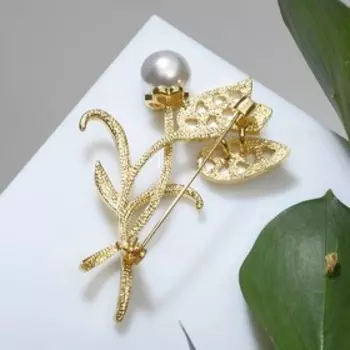 Брошь "Букет" изящный, цвет белый в золоте