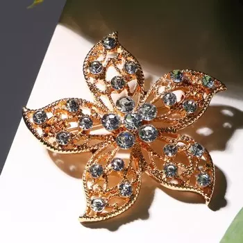 Брошь "Цветок", цвет белый в золоте